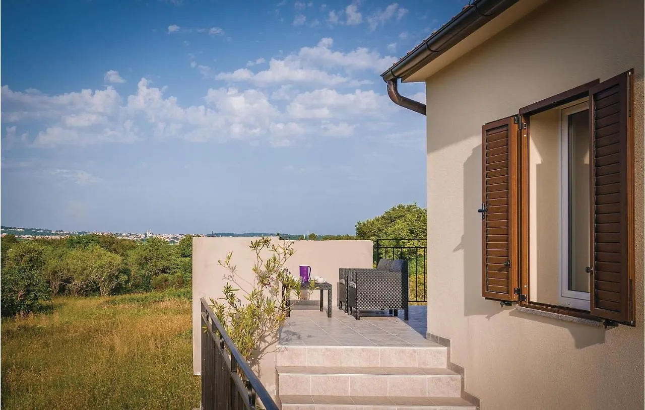 3 Bedroom Awesome Home In Medulin Holiday home