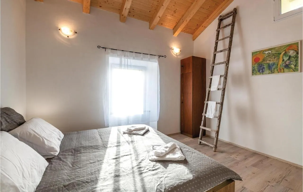 3 Bedroom Awesome Home In Medulin