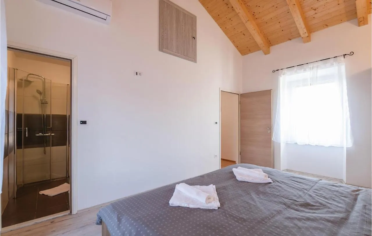 3 Bedroom Awesome Home In Medulin