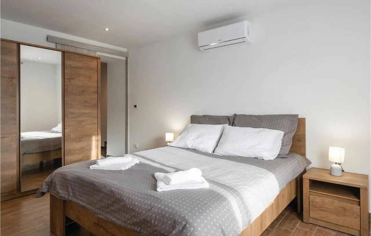 3 Bedroom Awesome Home In Medulin Holiday home