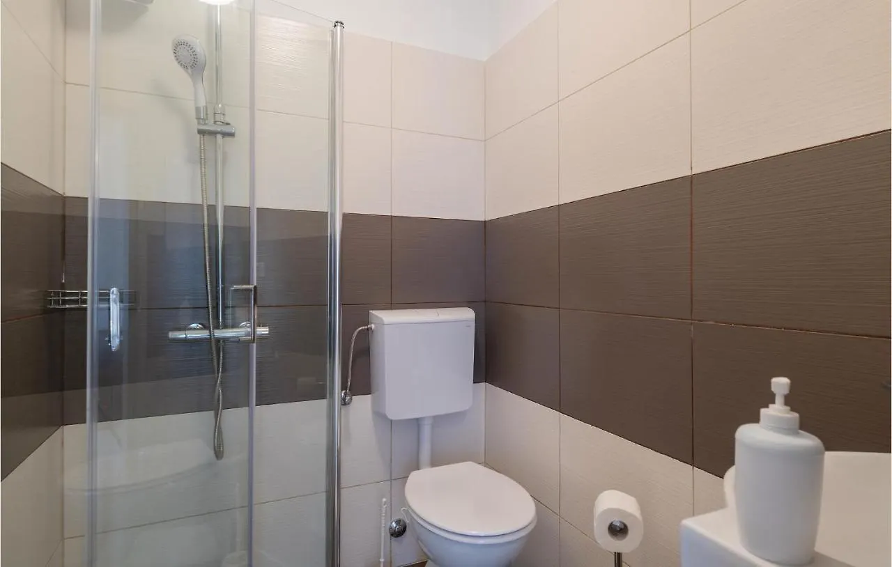 3 Bedroom Awesome Home In Medulin 0*,
